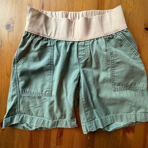Gap pull on elastic waist shorts size 0